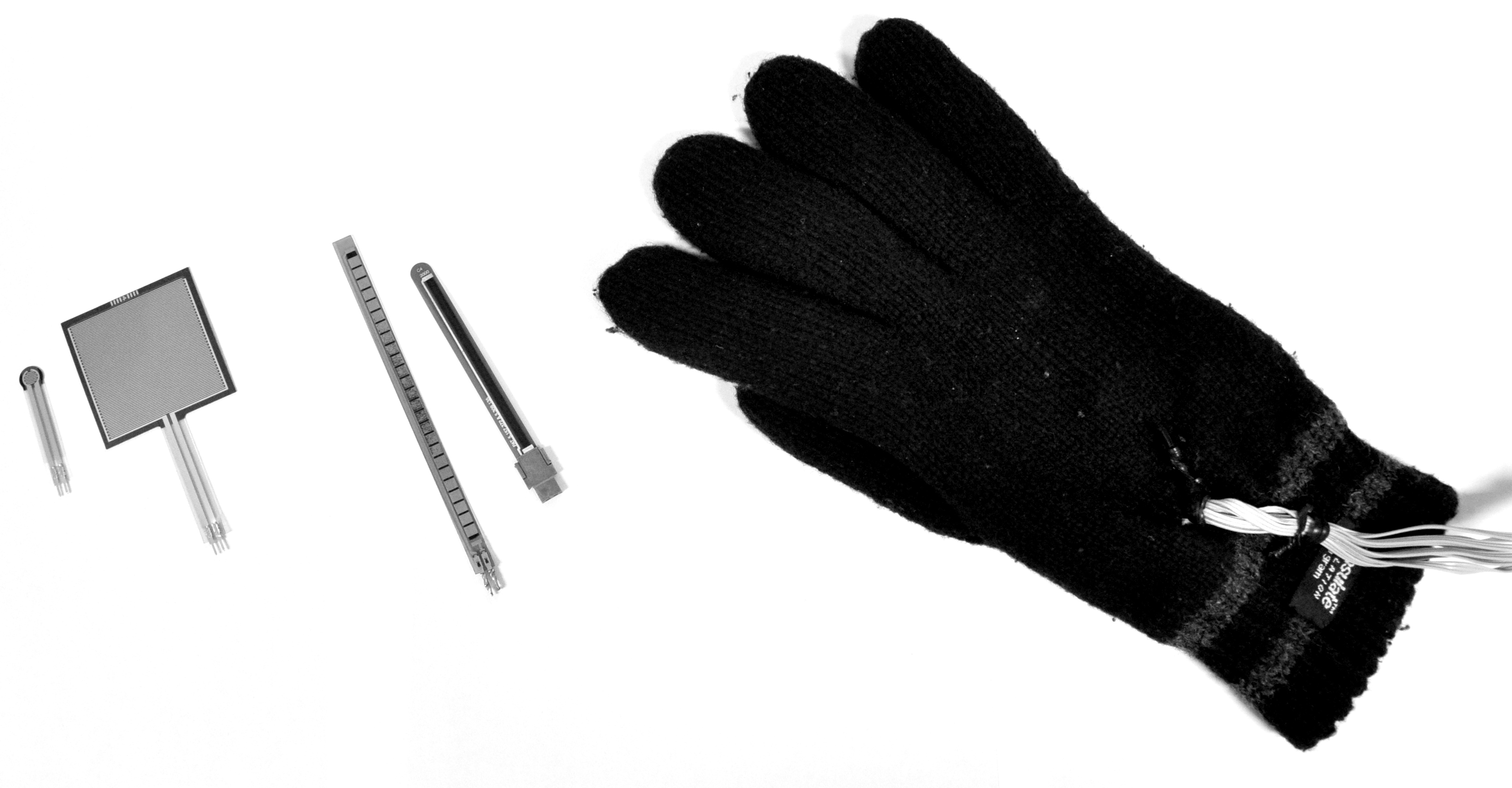 Figur 8: Eksempler på mekaniske sensorer: trykksensorer (til venstre), krumningssensorer (midten) og en hanske hvor både trykksensorer og krumningsensorer er lagt inn i fingrene.